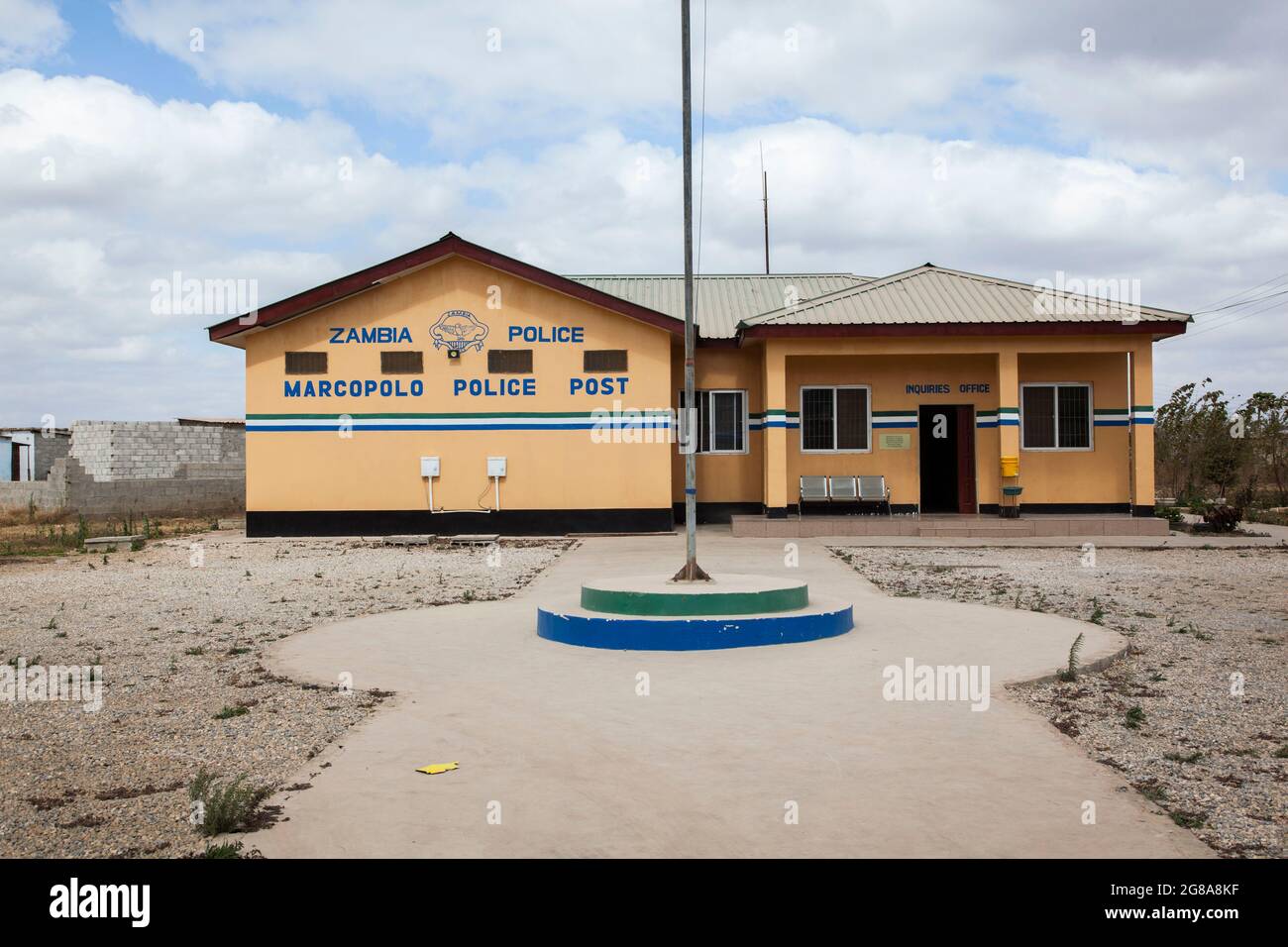 Lusaka, Zambie. 16 juillet 2021. Le mini-hôpital Marcopolo-Malcom est en  construction dans le canton de Chilanga, Lusaka, capitale de la Zambie, le  16 juillet 2021. Credit: Martin Mbangweta/Xinhua/Alamy Live News Photo  Stock -