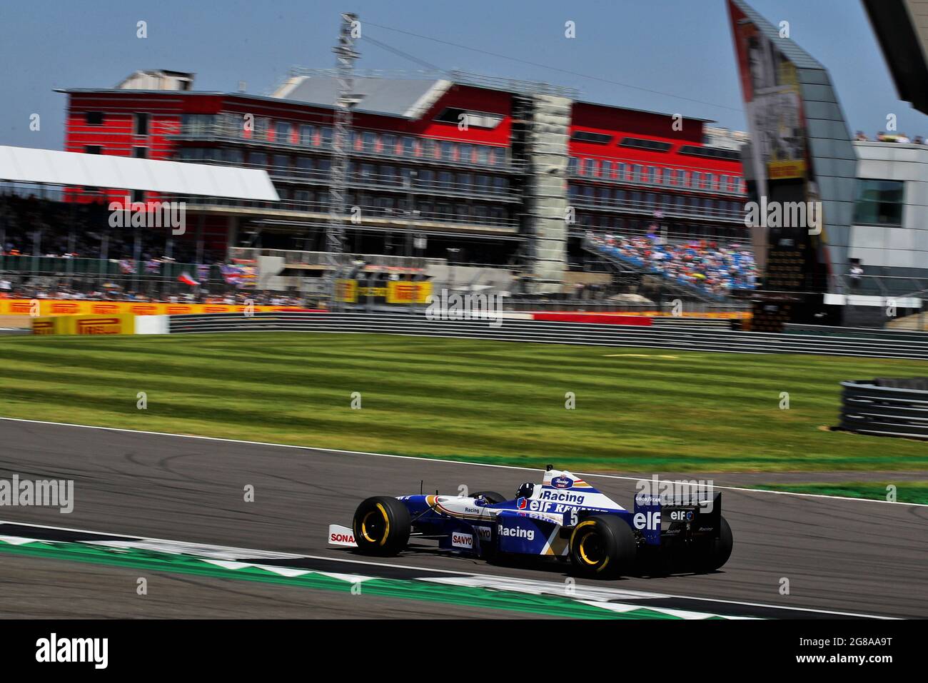 Silverstone, Royaume-Uni. 18 juillet 2021. Damon Hill (GBR) présentateur de Sky Sports dans un Williams FW18. 18.07.2021. Championnat du monde de Formule 1, Rd 10, Grand Prix de Grande-Bretagne, Silverstone, Angleterre, Jour de la course. Le crédit photo doit être lu : images XPB/Press Association. Crédit : XPB Images Ltd/Alamy Live News Banque D'Images