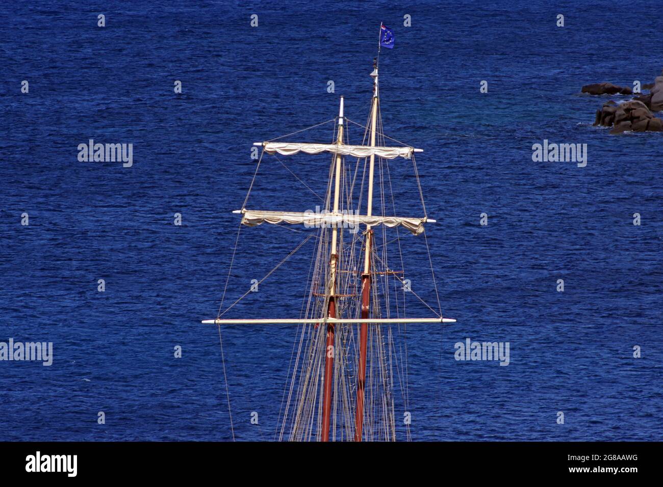 Palaos, Sardaigne, Italie. Voilier d'époque Sir Robert Baden Powell dans la baie de Porto Rafael, juillet 2021 Banque D'Images