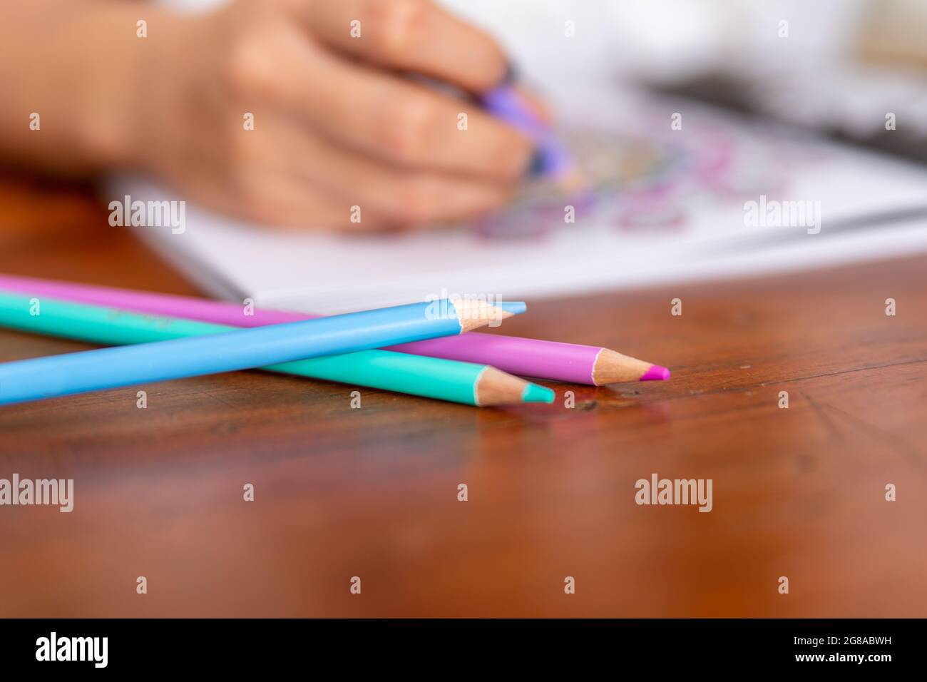 mise au point sélective de crayons de couleur pour la peinture de
