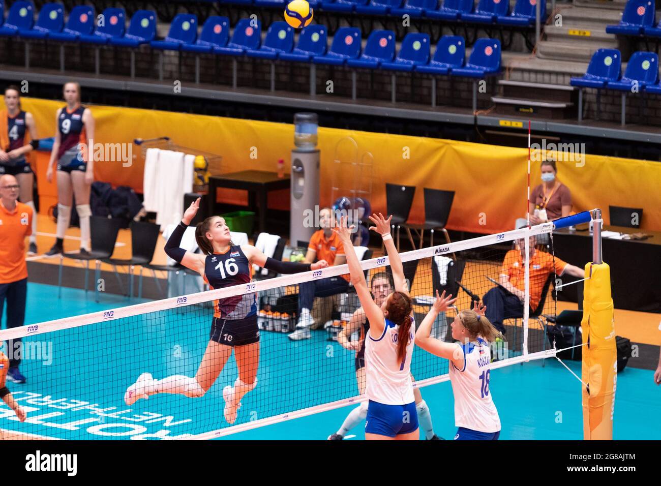 ROTTERDAM, PAYS-BAS - JUILLET 18 : NL16 lors du championnat du monde de volley-ball féminin U20 contre les pays-Bas et la Russie au Topsportcentrum le 18 juillet 2021 à Rotterdam, pays-Bas (photo de Rene van Dam/Orange Pictures) Banque D'Images