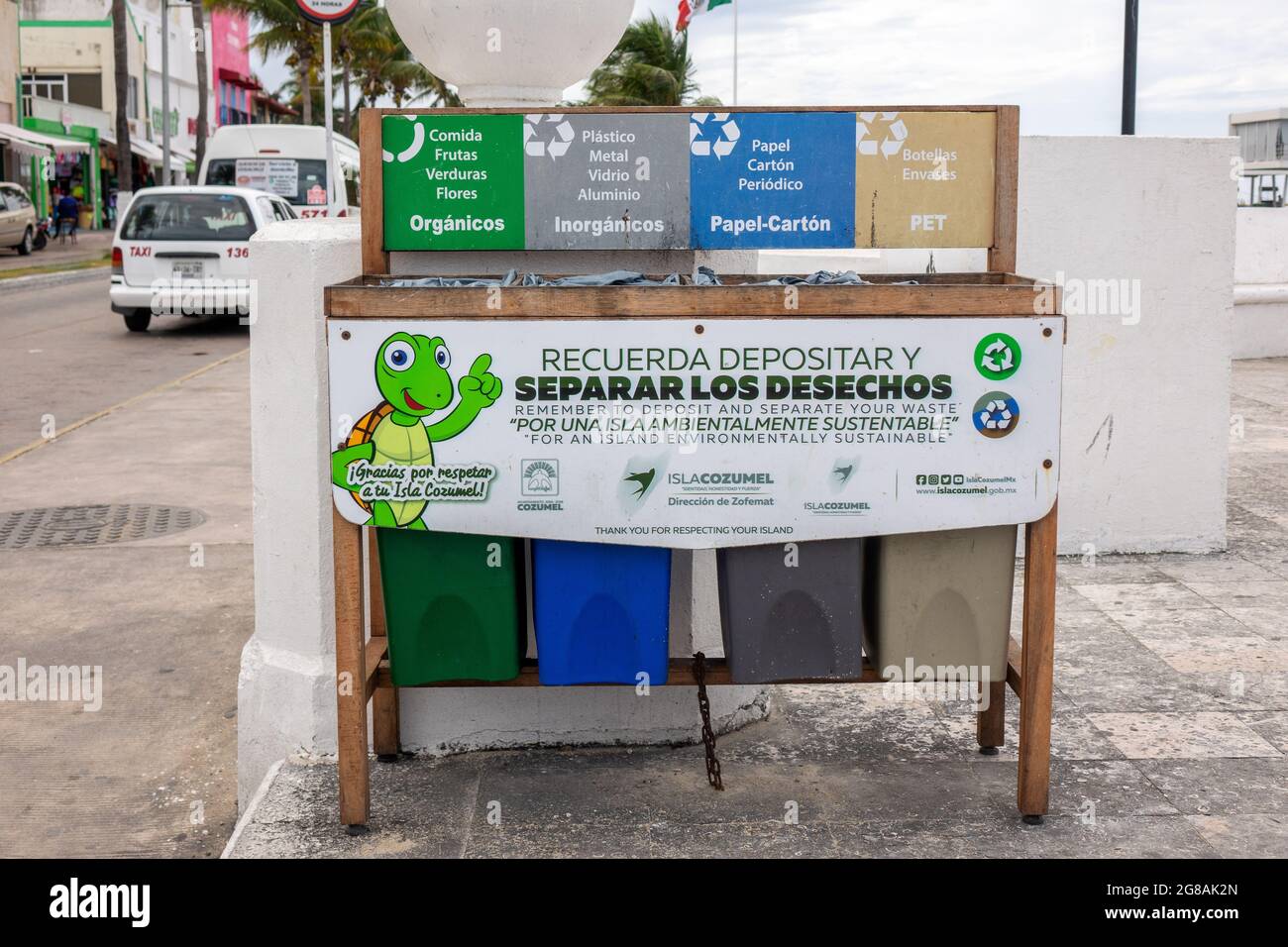 Rue Mexicain Recycling Station à Cozumel Mexique recyclage par voie sous-marin pour le papier verre organiques et le métal Banque D'Images