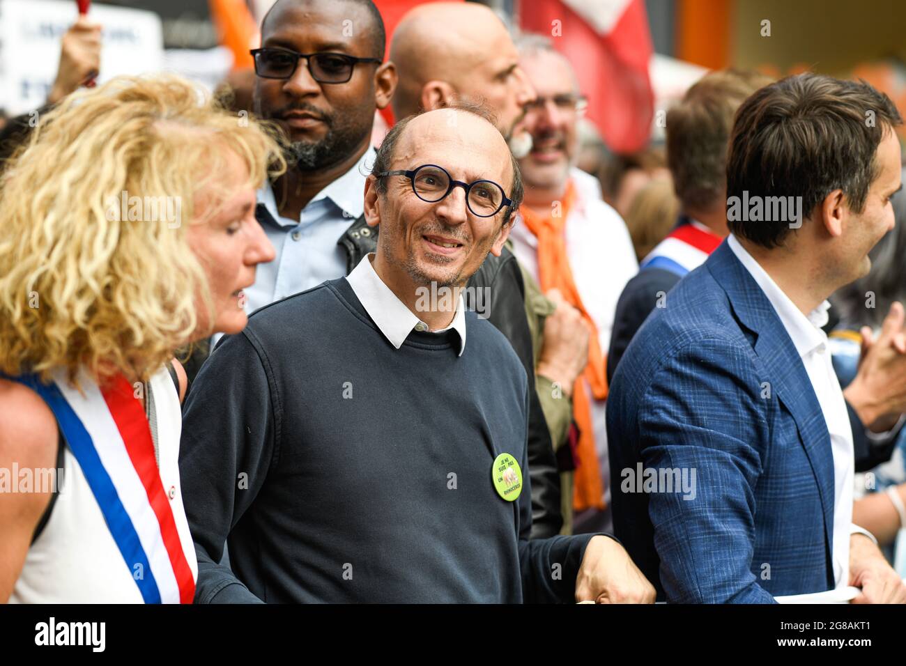 Paris, France. 17 juillet 2021. L'avocat français Fabrice Di Vizio lors de la manifestation anti - sanitaire Pass à l'initiative du parti politique de Florian Philippot "les patriotes" à Paris, France, le 17 juillet 2021. Crédit : Victor Joly/Alamy Live News Banque D'Images