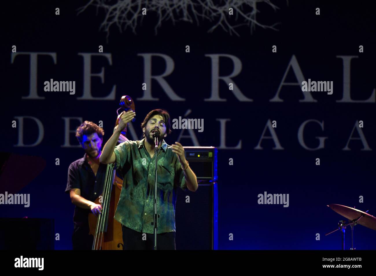 Malaga, Espagne. 18 juillet 2021. Le chanteur et musicien portugais  Salvador Sobral joue en direct sur scène pendant le festival 'Terral' 2021  au Théâtre Cervantes. Entre le 5 et le 31 juillet,