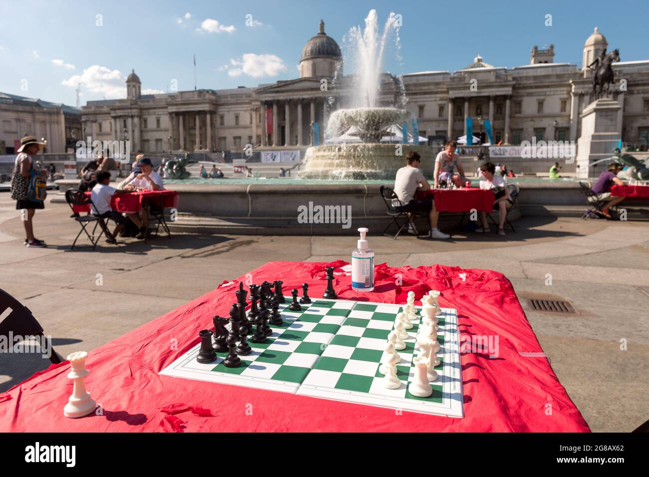 Londres, Royaume-Uni. 18 juillet 2021. Une table d'échecs vue mise en place  à Trafalgar Square à Londres.The Chess Fest, tenu par Chess in Schools and  Communities (CSC), soutenu par le maire de