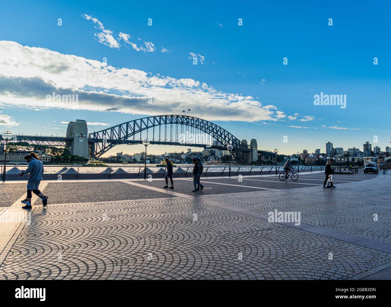 Vue sur le pont du port de Sydney depuis la piste de l'Opéra pendant le confinement en cas de pandémie Banque D'Images