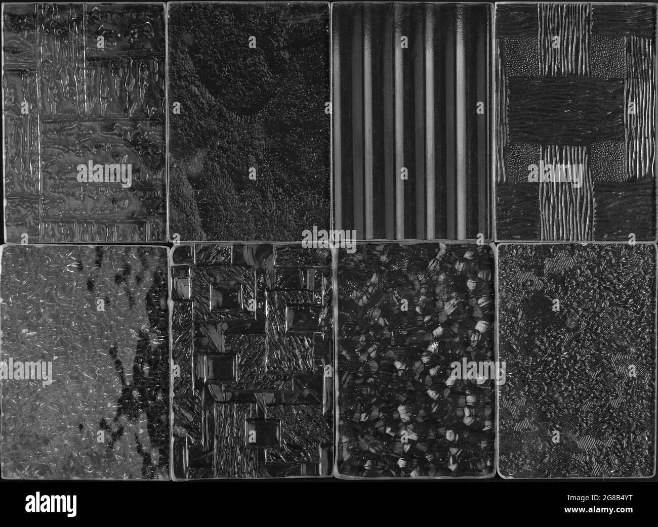 Divers verre décoratif sur fond blanc Banque D'Images