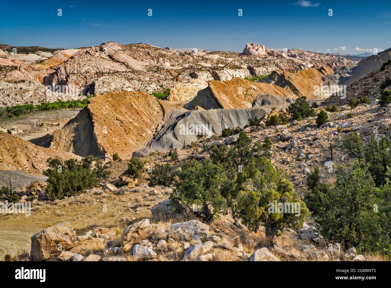 La crête dentelée Cockscomb, Cottonwood Canyon, vue de Brigham Plains Road, Grand Staircase Escalante National Monument, Utah, États-Unis Banque D'Images