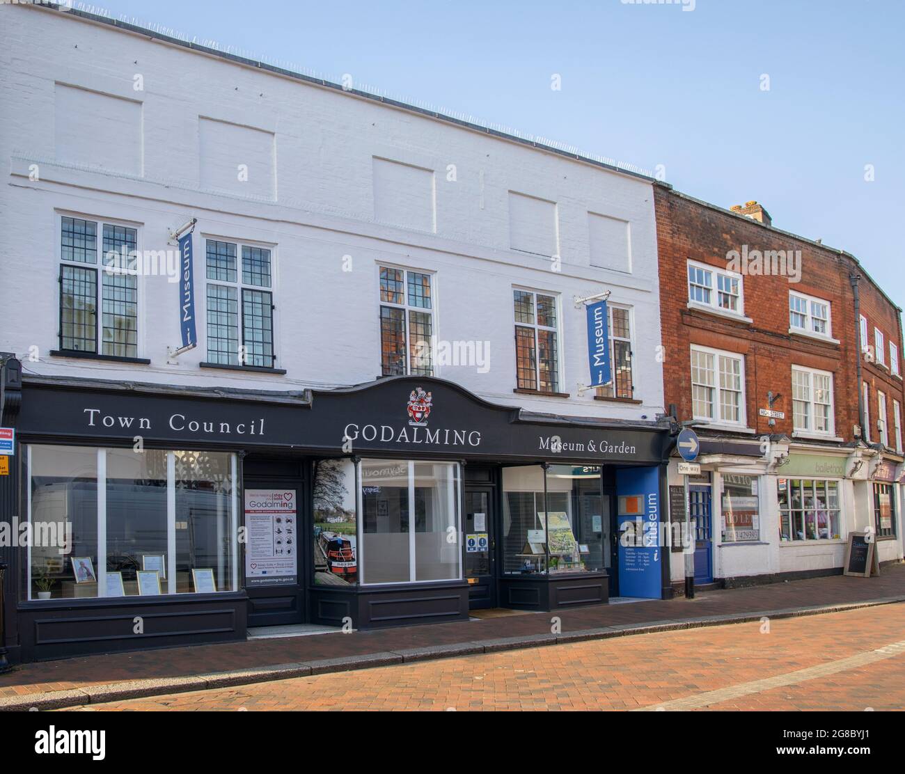 conseil municipal et bâtiment du musée dans la rue godalming high street surrey Banque D'Images