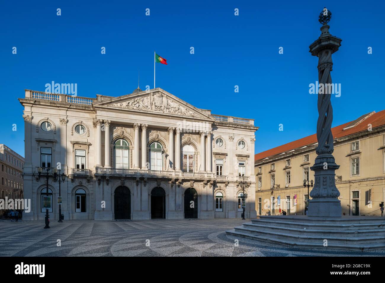 Lisbonne, Portugal - 16 juillet 2021 : vue sur la place municipale (Praca do Municipio) avec l'hôtel de ville, à Lisbonne, Portugal Banque D'Images