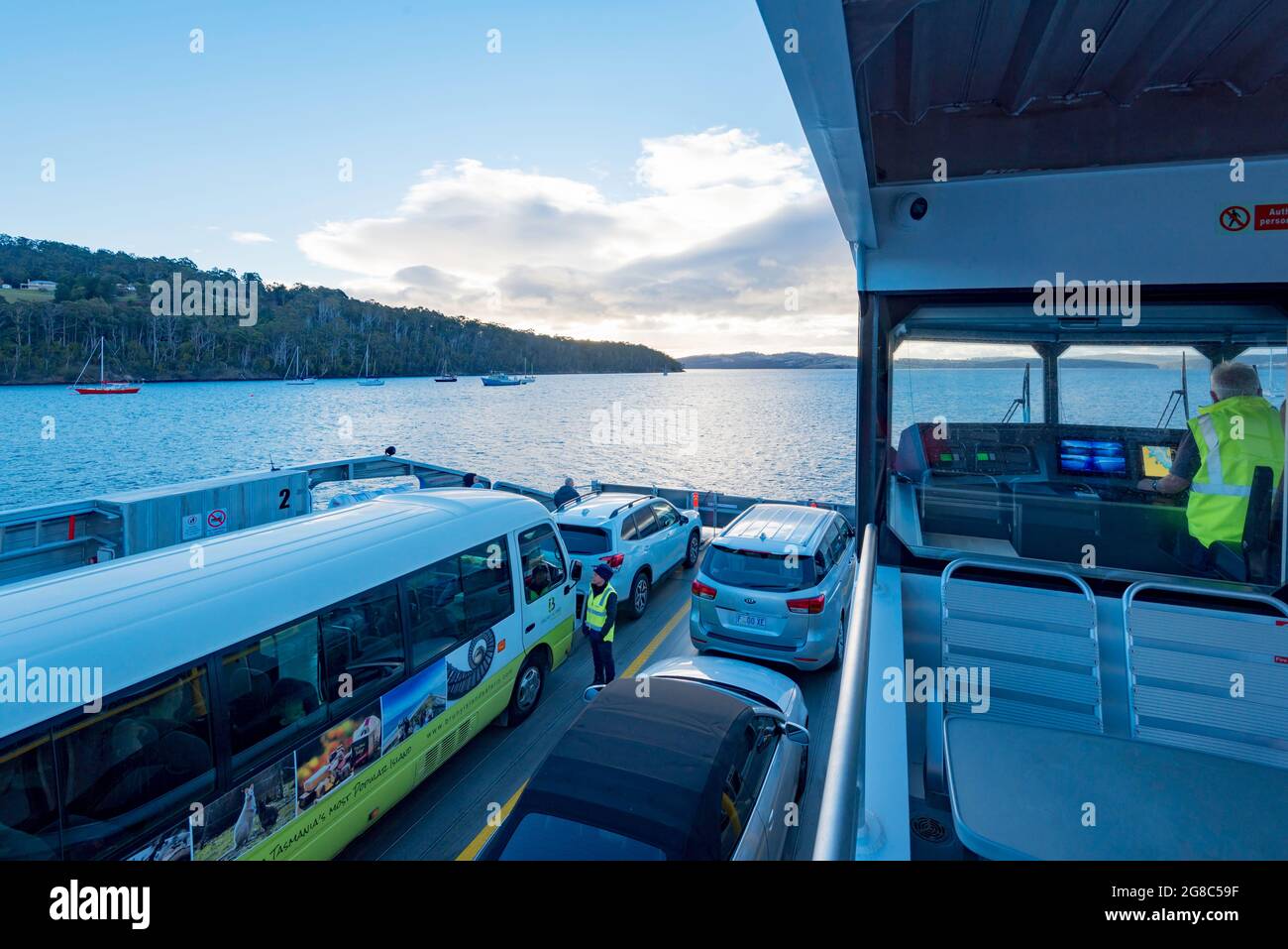 2021 mai : la nouvelle voiture Sealink et les gens ferry quittent Kettering et traversent le canal d'Entrecasteaux jusqu'à Bruny Island, Tasmanie, Australie Banque D'Images