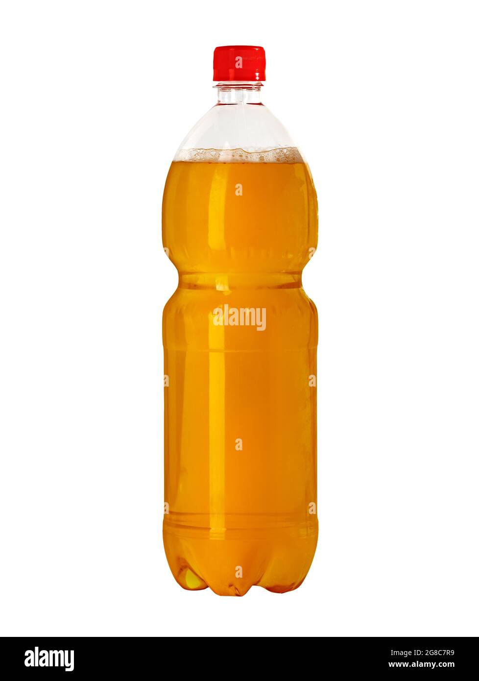 Bouteille en plastique de bière pression isolée sur fond blanc. Boisson rafraîchissante alcoolisée. Maquette. Banque D'Images