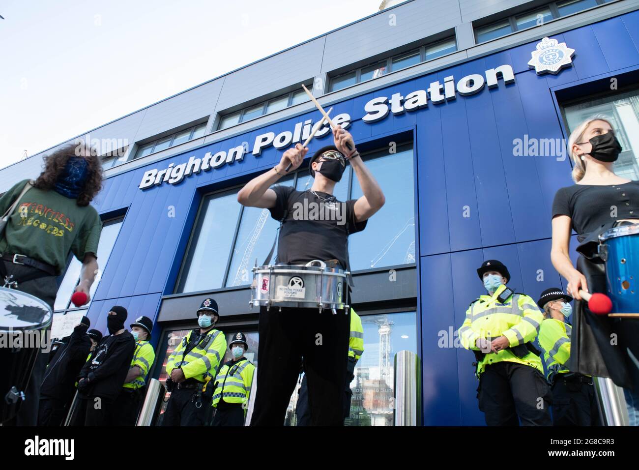 Brighton, East Sussex, Royaume-Uni. 3 juillet 2021. Environ 50 manifestants ont envahi les rues de Brighton pour protester contre un projet de loi controversé sur les services de police Banque D'Images