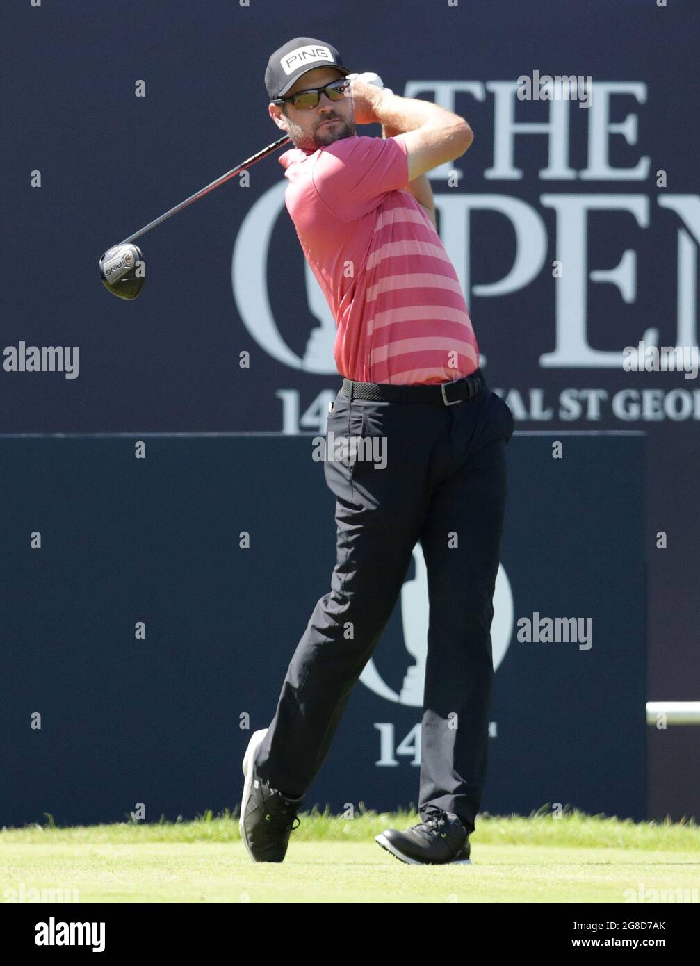 18 juillet 2021; Royal St Georges Golf Club, Sandwich, Kent, Angleterre; The Open Championship Golf, quatrième jour; Corey Conners (CAN) frappe son chauffeur dès le premier tee Banque D'Images
