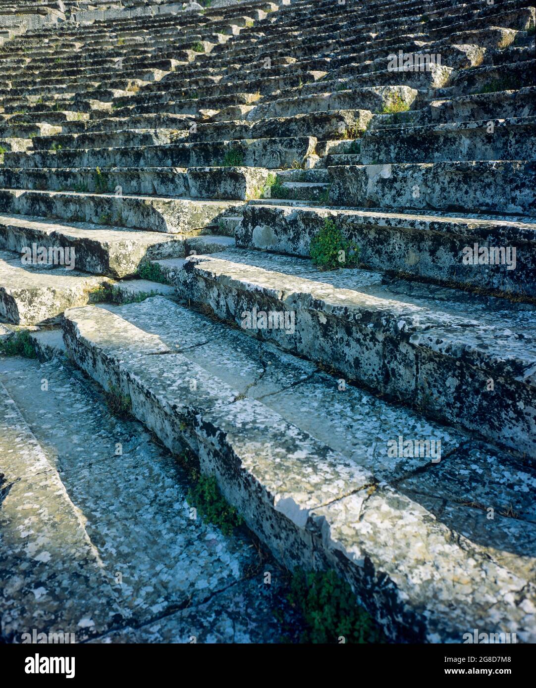 Sièges en pierre, marches, théâtre antique d'Epidaure, péninsule d'Argolis, Péloponnèse, Grèce, Europe, Banque D'Images