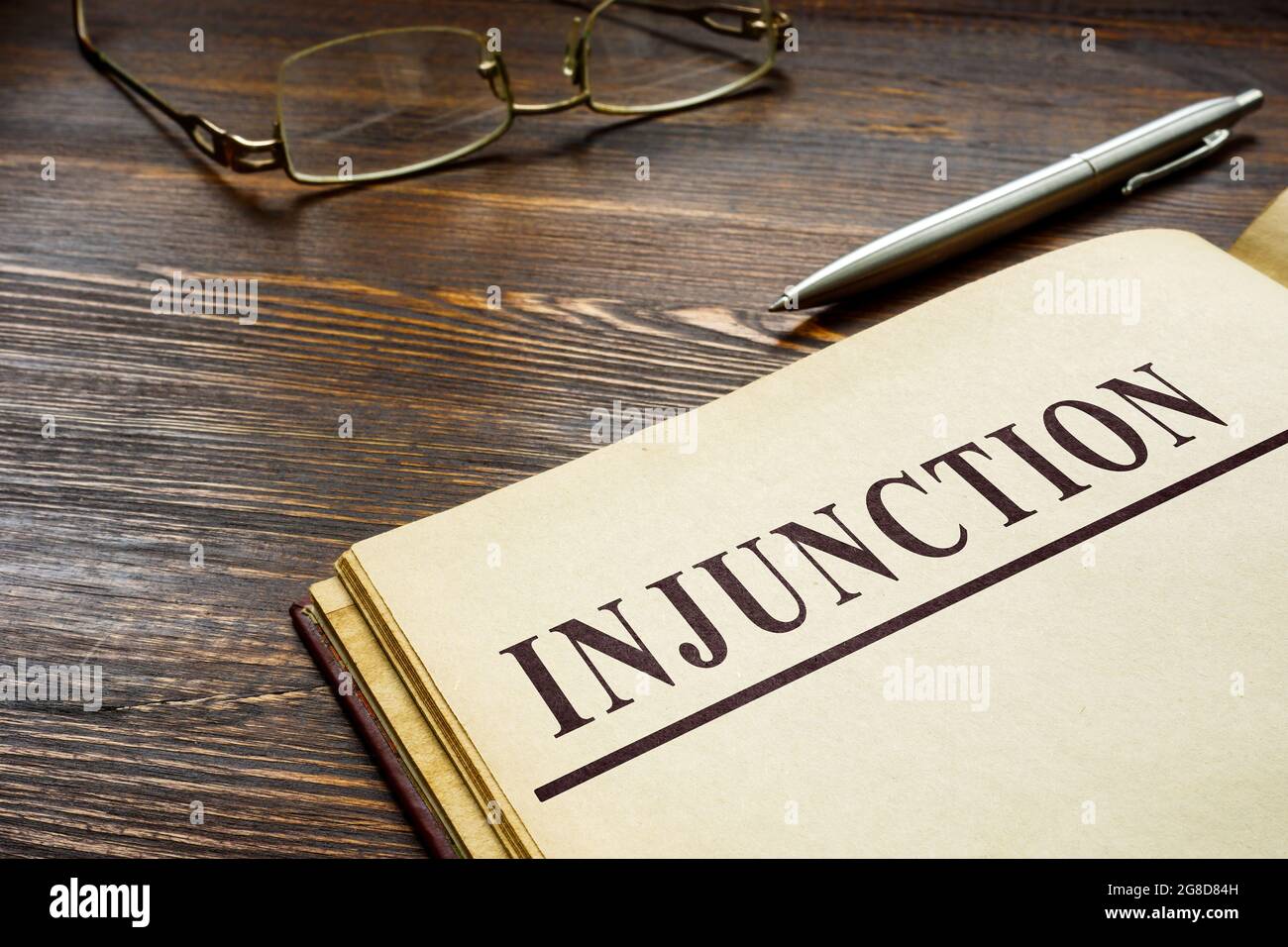 Mot d'injonction en haut de la page et stylo. Banque D'Images