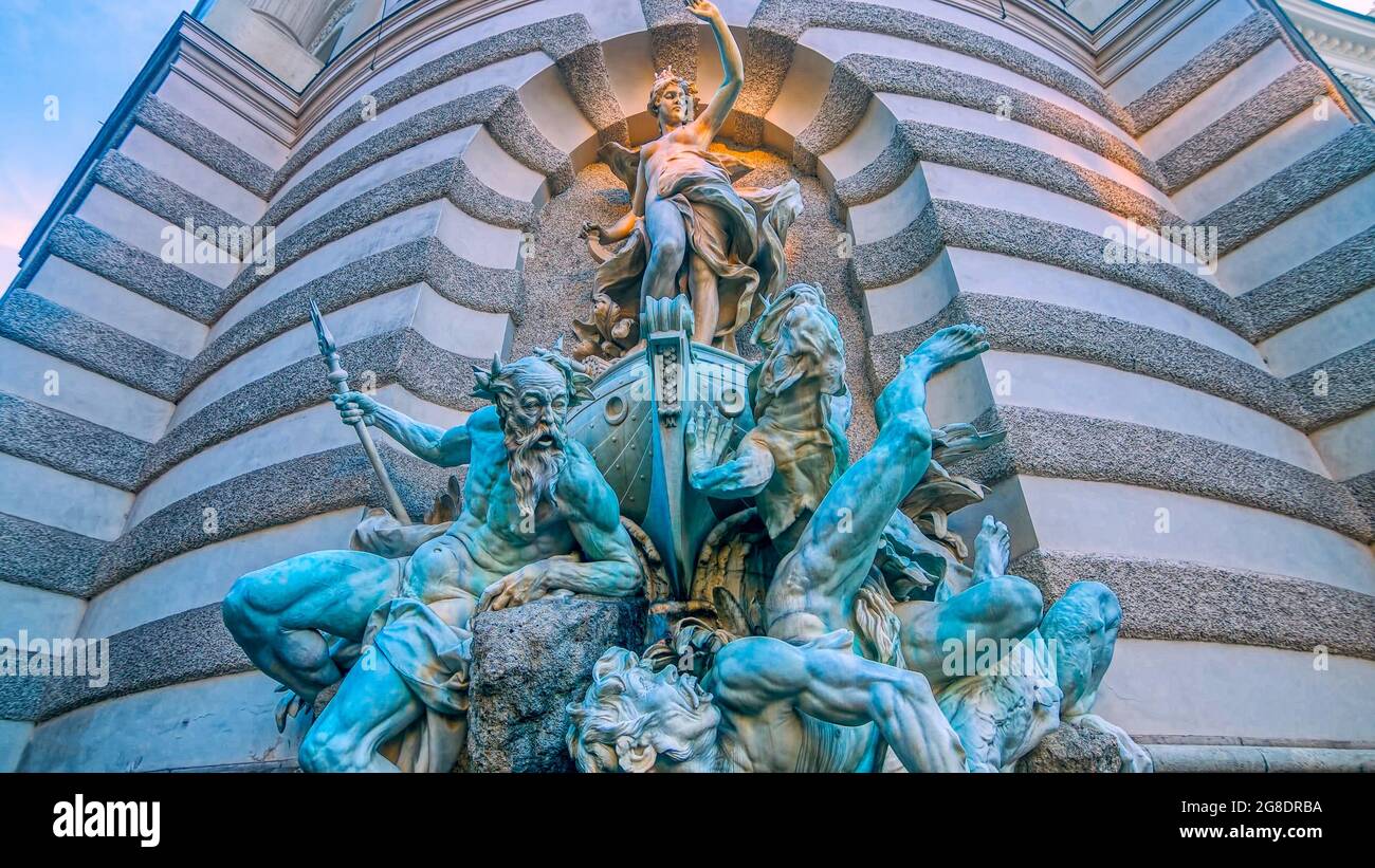 Sculptures sur le bâtiment Hofburg, résidence officielle et lieu de travail du Président de l'Autriche. Banque D'Images