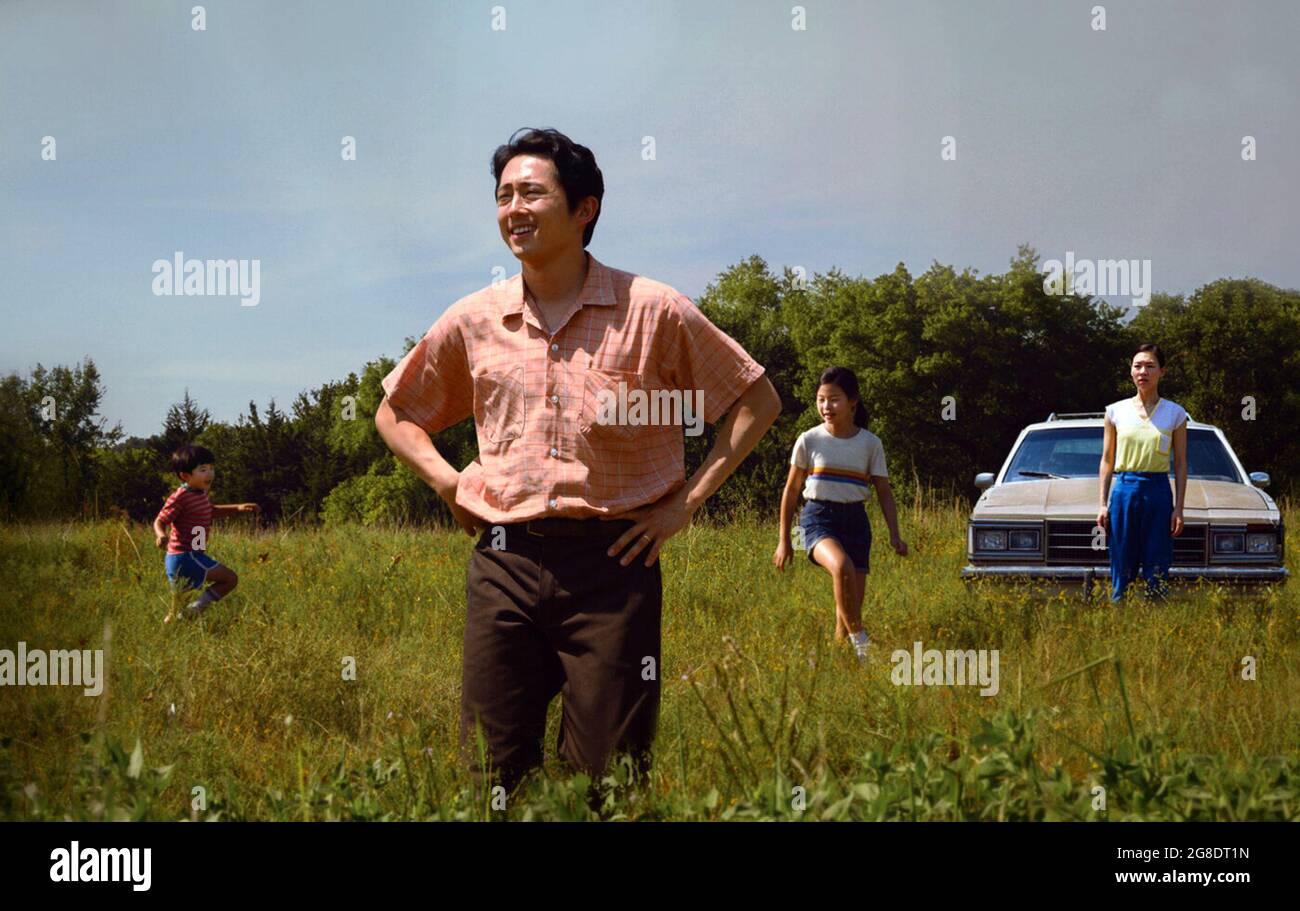 Minari est un film dramatique américain de 2020 écrit et réalisé par Lee Isaac Chung. Il met en vedette Steven Yeun, Han Ye-ri, Alan Kim, Noel Kate Cho, Youn Yuh-jung, Et will Patton. Cette photographie est à usage éditorial exclusif et est protégée par les droits d'auteur de la société cinématographique et/ou du photographe affecté par la société cinématographique ou de production et ne peut être reproduite que par des publications dans le cadre de la promotion du film susmentionné. Un crédit obligatoire pour la société de cinéma est requis. Le photographe doit également être crédité lorsqu'il est connu. Banque D'Images