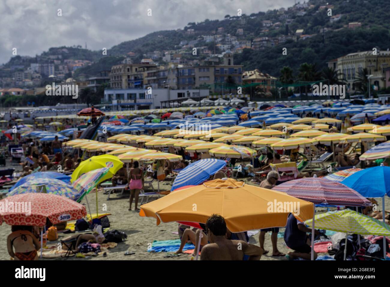 Europe - Italie, Albissola Marina: Les Italiens profitent d'une journée de plage à Bagni Colombo. Banque D'Images