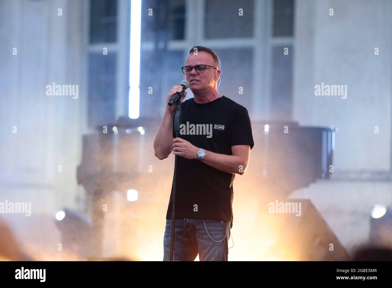 Turin, Italie. 19 juillet 2021. 19 juillet 2021, Stupinigi (Turin) Gigi DÕAlessio, célèbre chanteur et compositeur italien en concert au Stupinigi Sonic Park 2021. Credit: Nderim Kacili/Alamy Live News Banque D'Images