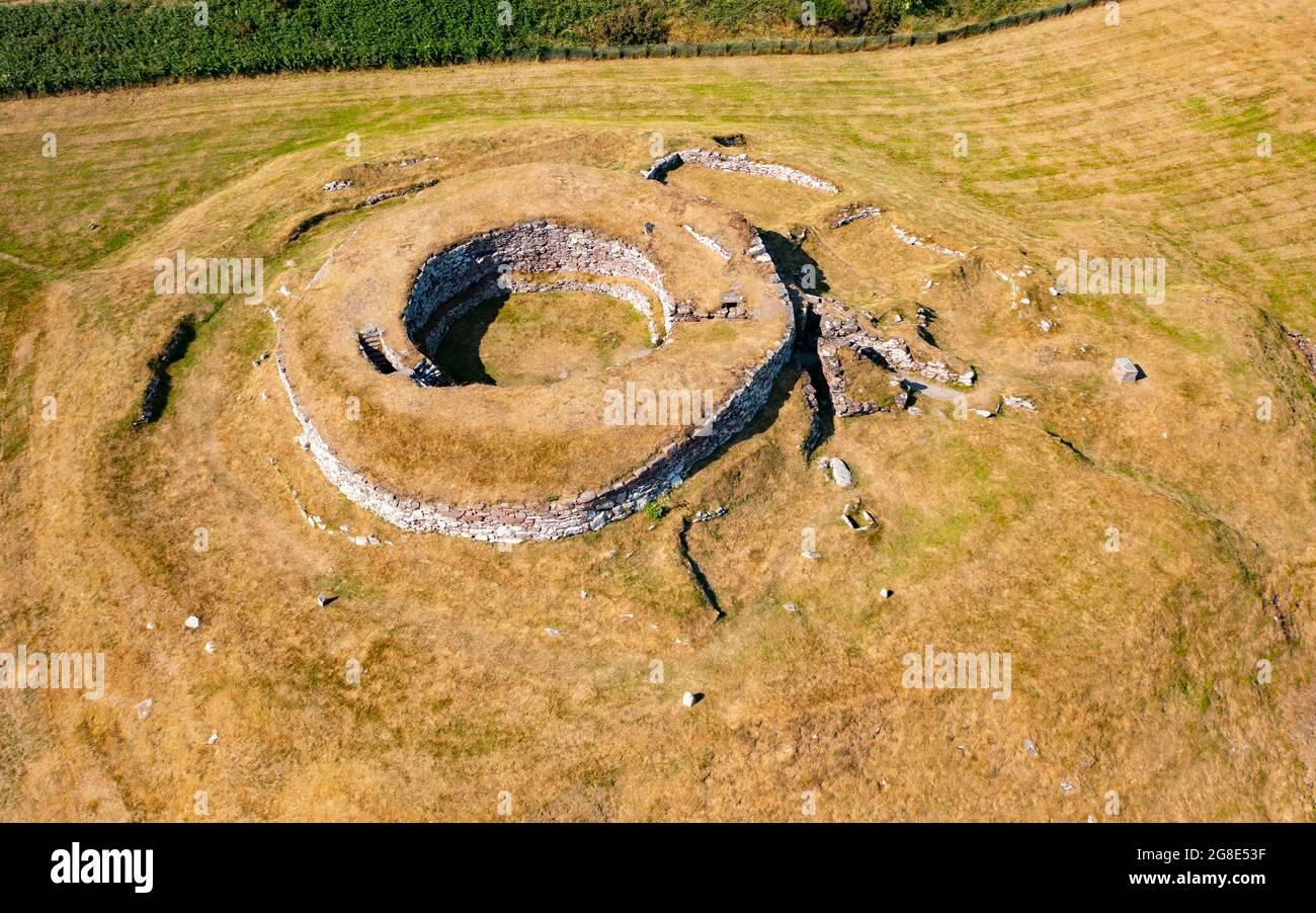 Vue aérienne du drone de Carn Liath Broch, Golspie, Sutherland, Écosse, Royaume-Uni Banque D'Images