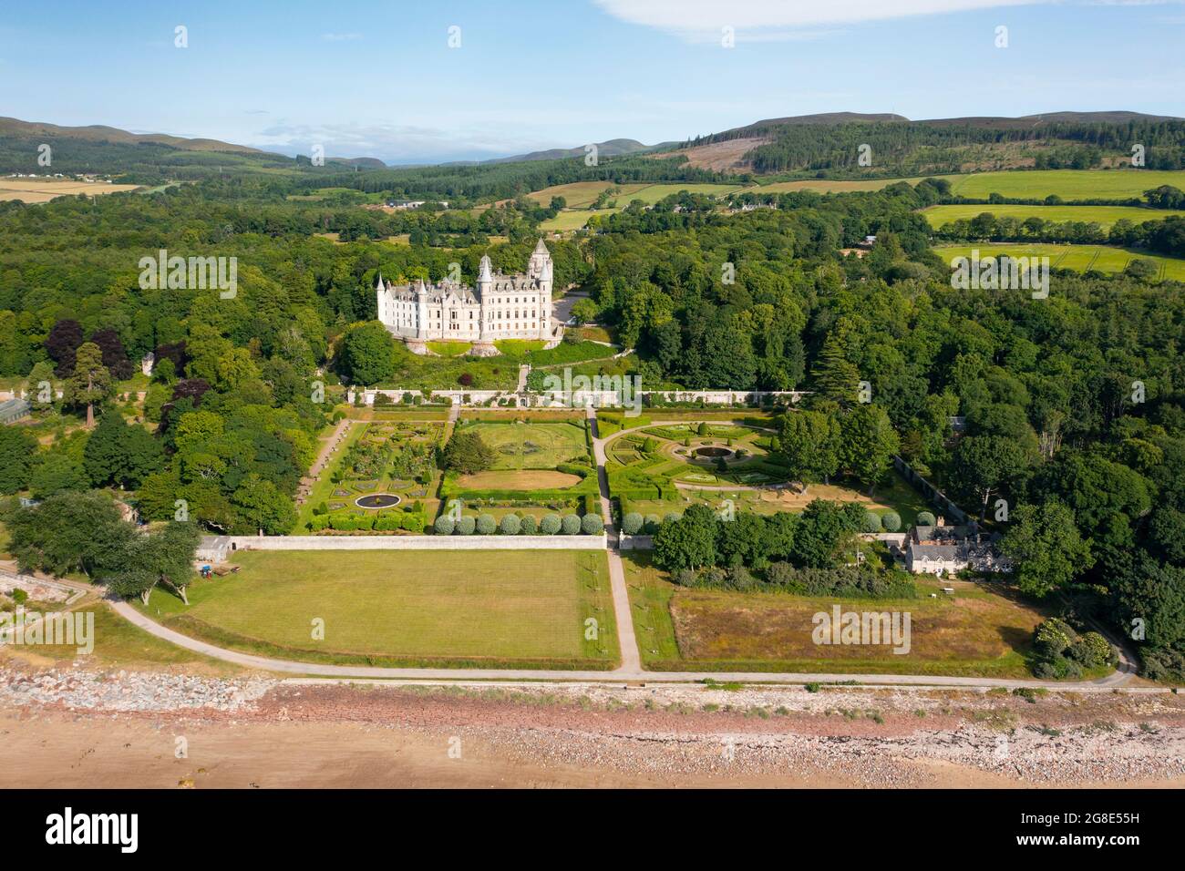 Vue aérienne du drone du château de Dunrobin à Sutherland, Écosse, Royaume-Uni Banque D'Images