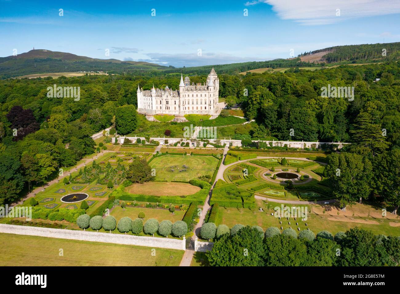Vue aérienne du drone du château de Dunrobin à Sutherland, Écosse, Royaume-Uni Banque D'Images