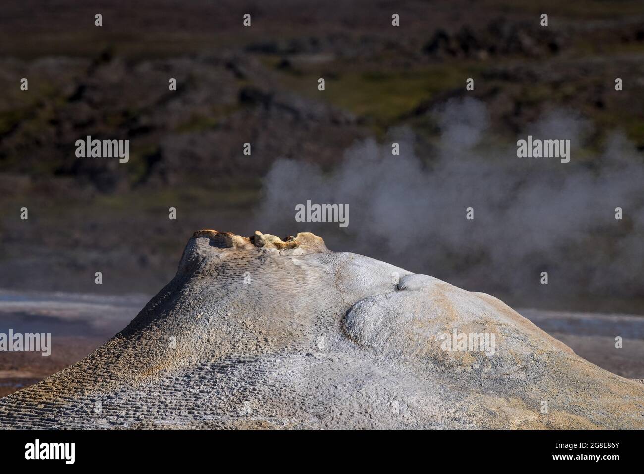 Source chaude à la vapeur Oeskjuhoell ou Oeskurholhver, zone à haute température ou zone géothermique Hveravellir, Kjoelur, Highlands, Islande Banque D'Images