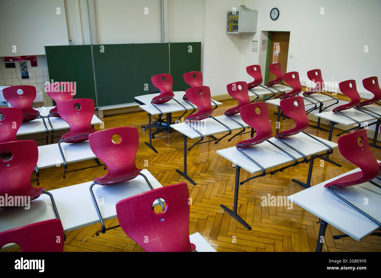 Salle de classe vide, peur de la quatrième vague, crise de Corona, Allemagne Banque D'Images