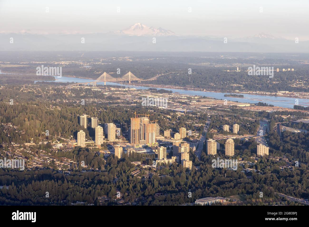 Vue aérienne depuis l'avion des maisons et bâtiments résidentiels Banque D'Images