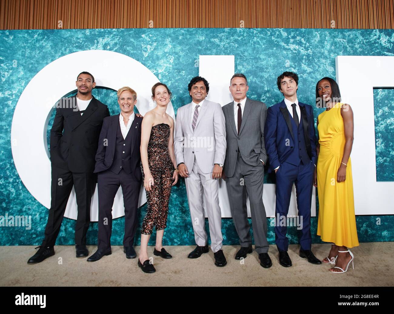 New York, États-Unis. 19 juillet 2021. Aaron Pierce, Gael Garc'a Bernal, Vicky Krieps, M. Night Shyamalan, Rufus Sewell, Alex Wolff et Nikki Amuka-Bird arrivent sur le tapis rouge à la première « Old » New York au Jazz au Lincoln Center le lundi 19 juillet 2021 à New York. Photo de John Angelillo/UPI crédit: UPI/Alay Live News Banque D'Images