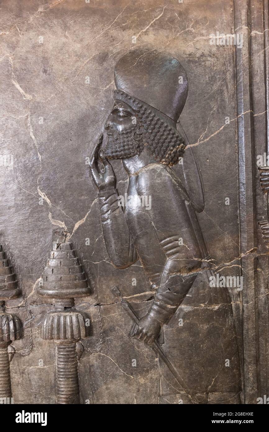 Partie de la scène de la salle d'audience, de Persepolis (palais du Trésor), Musée national d'Iran, Téhéran, Iran, Perse, Asie occidentale, Asie Banque D'Images