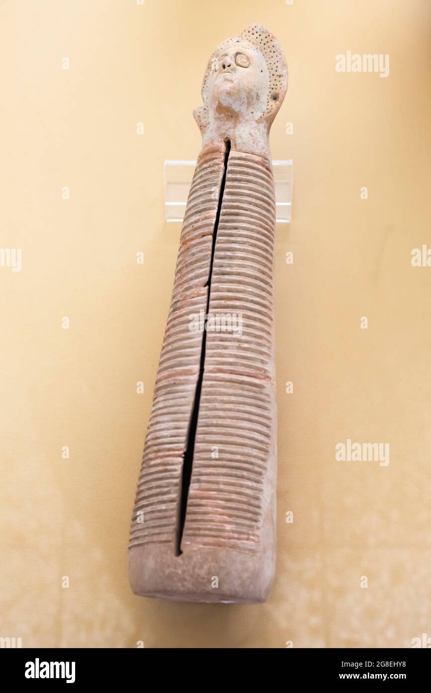 Instrument de musique de poterie, à tête humaine, excavé à Luristan, 1er moulin. BC, Musée national d'Iran, Téhéran, Iran, Perse, Asie occidentale, Asie Banque D'Images
