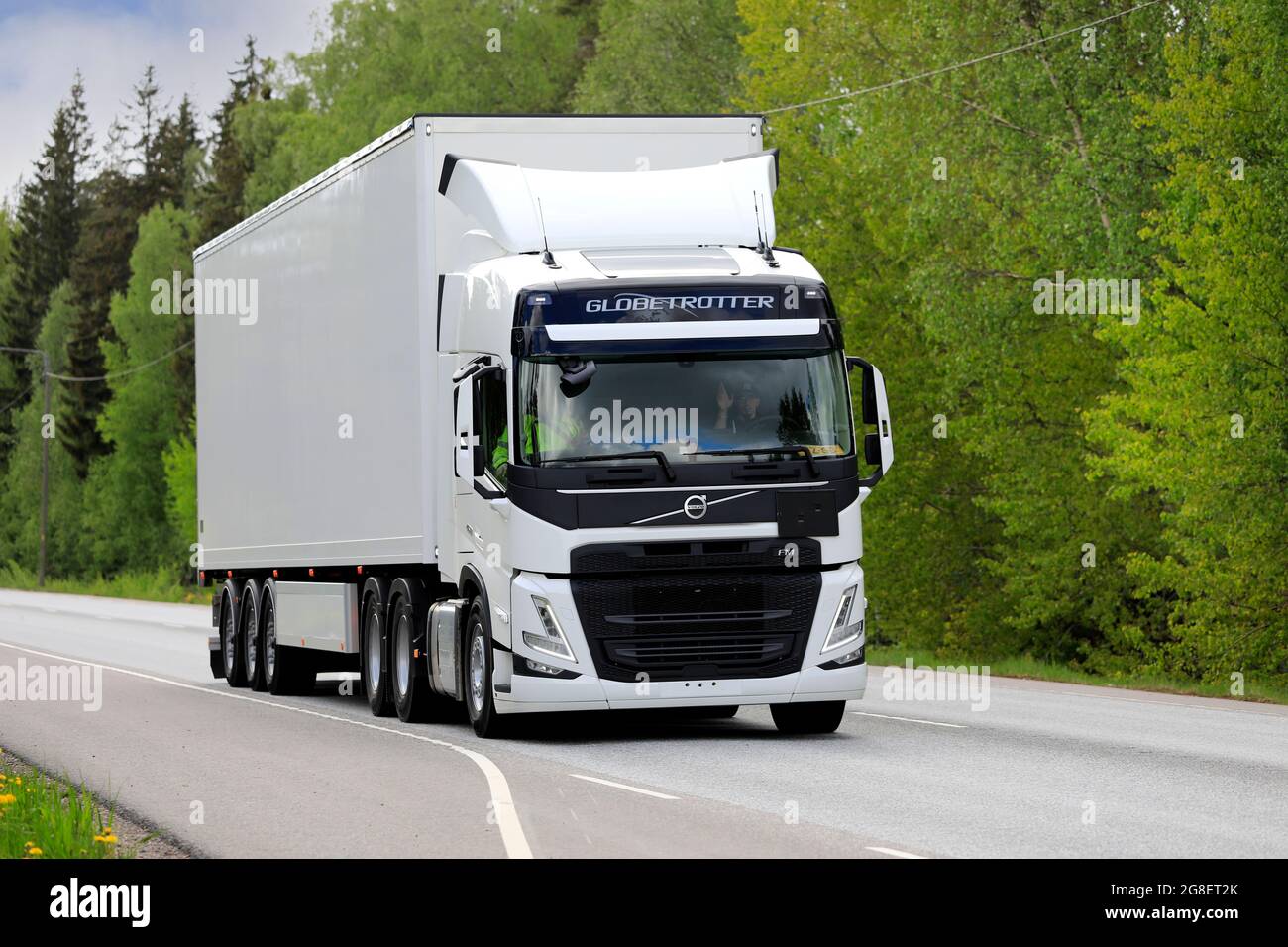 Raasepori, Finlande. 27 mai 2021. Nouveau camion Volvo FM 460 Globe en  essai routier. La nouvelle
