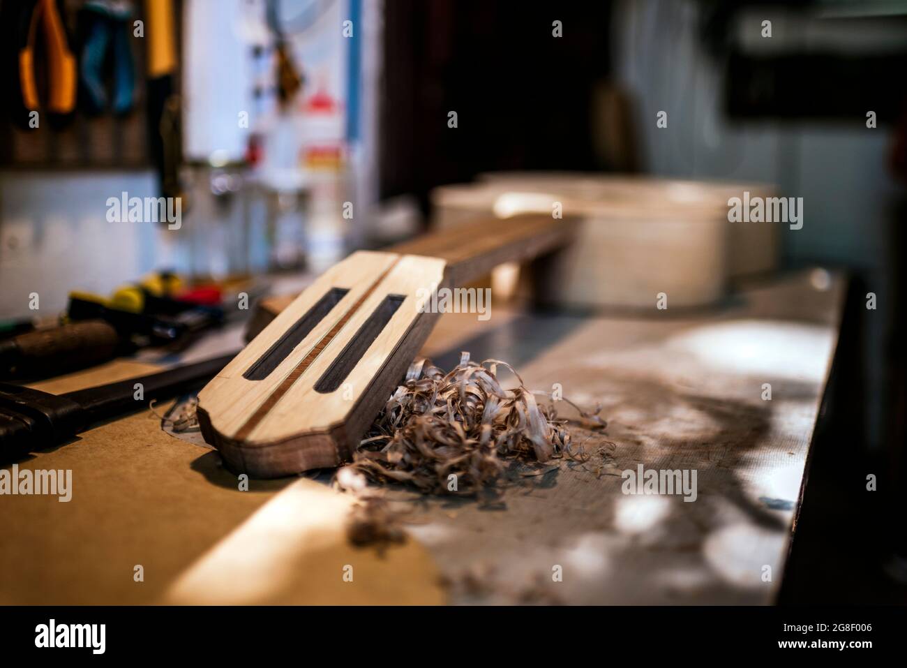 Atelier de luthérie, fabrication de guitare. Personne Photo Stock - Alamy