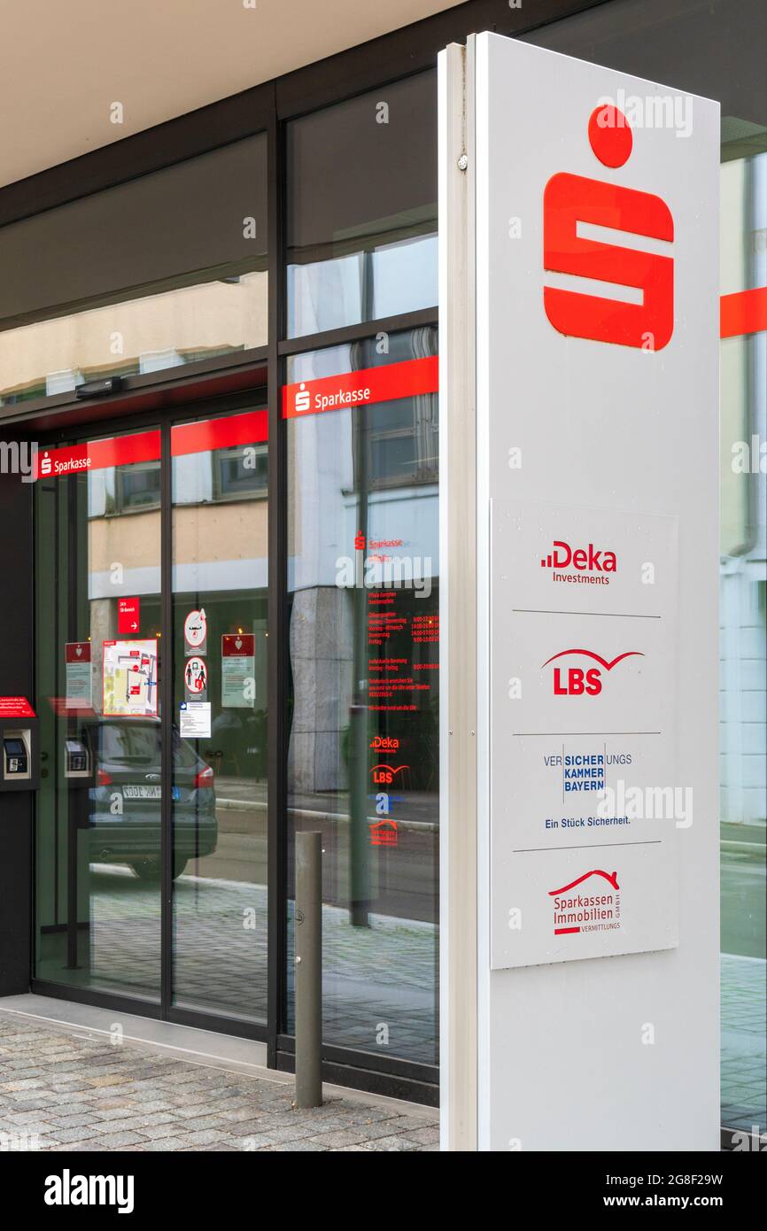 Filiale der Sparkasse Allgäu in Kempten mit Schriftzug und Emblem bzw. Logo Banque D'Images