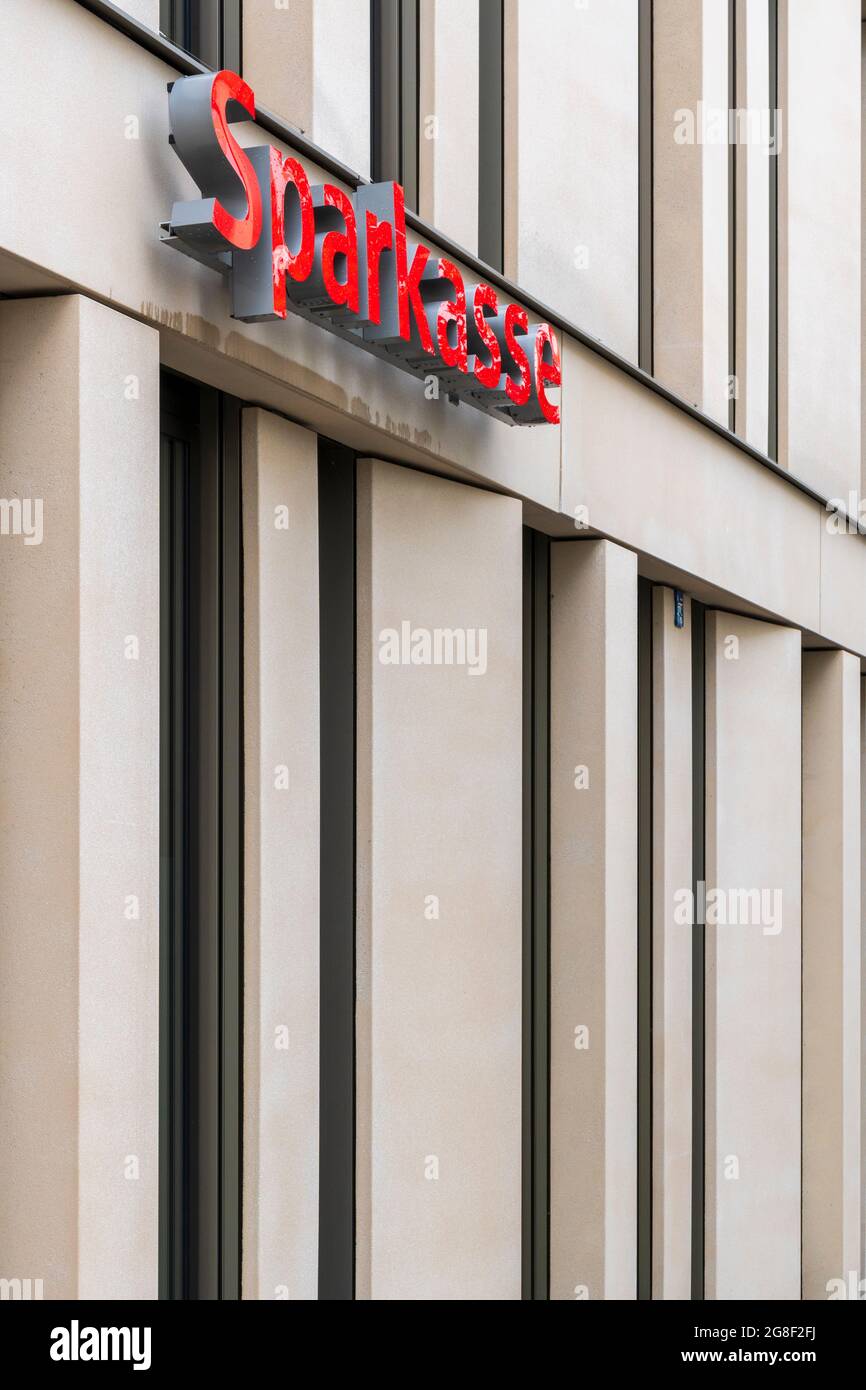 Filiale der Sparkasse Allgäu in Kempten mit Schriftzug und Emblem bzw. Logo Banque D'Images
