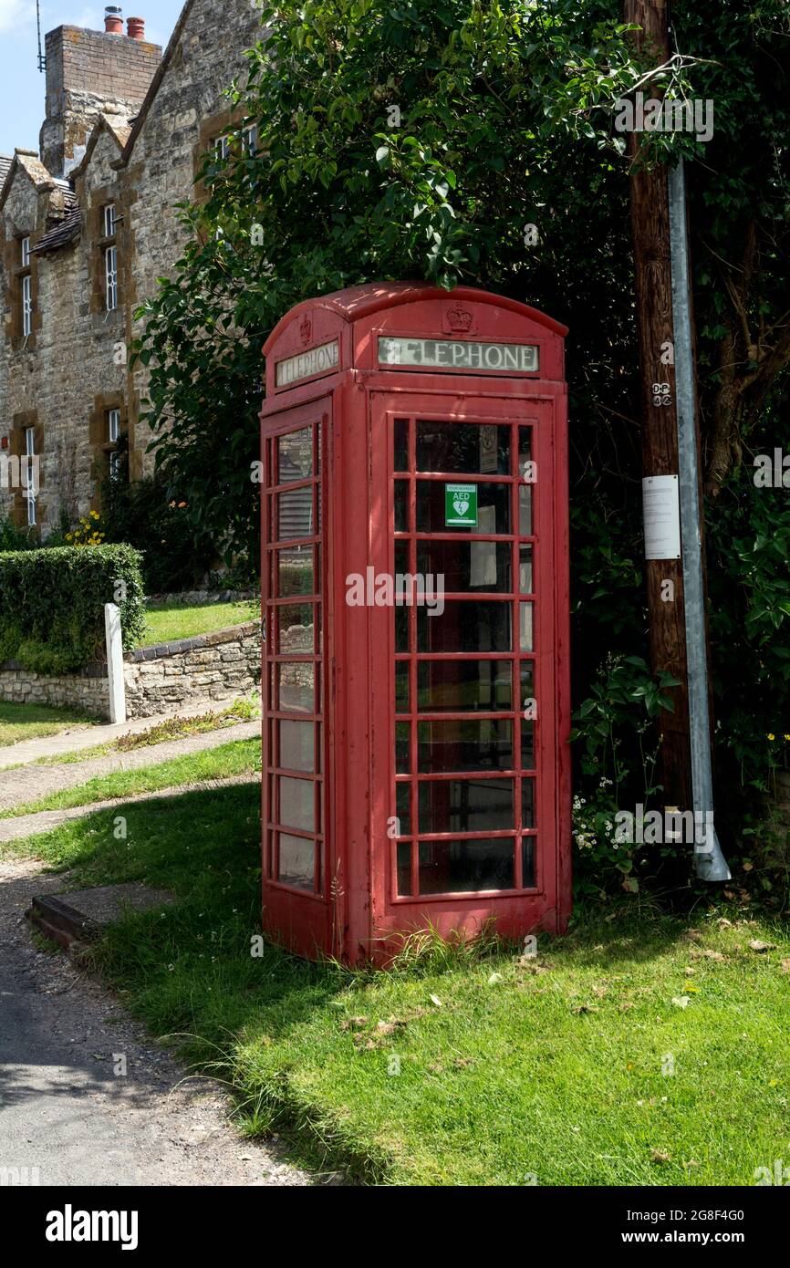 Téléphone Box, Combrook village, Warwickshire, Angleterre, Royaume-Uni Banque D'Images