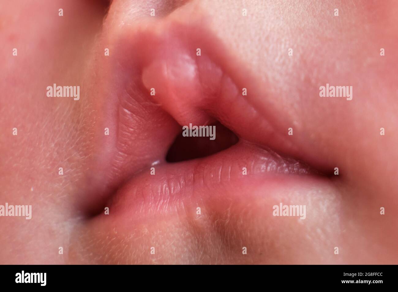 Bouche Legerement Ouverte Sur Le Visage D Un Bebe Macro Photo Gros Plan Photo Stock Alamy