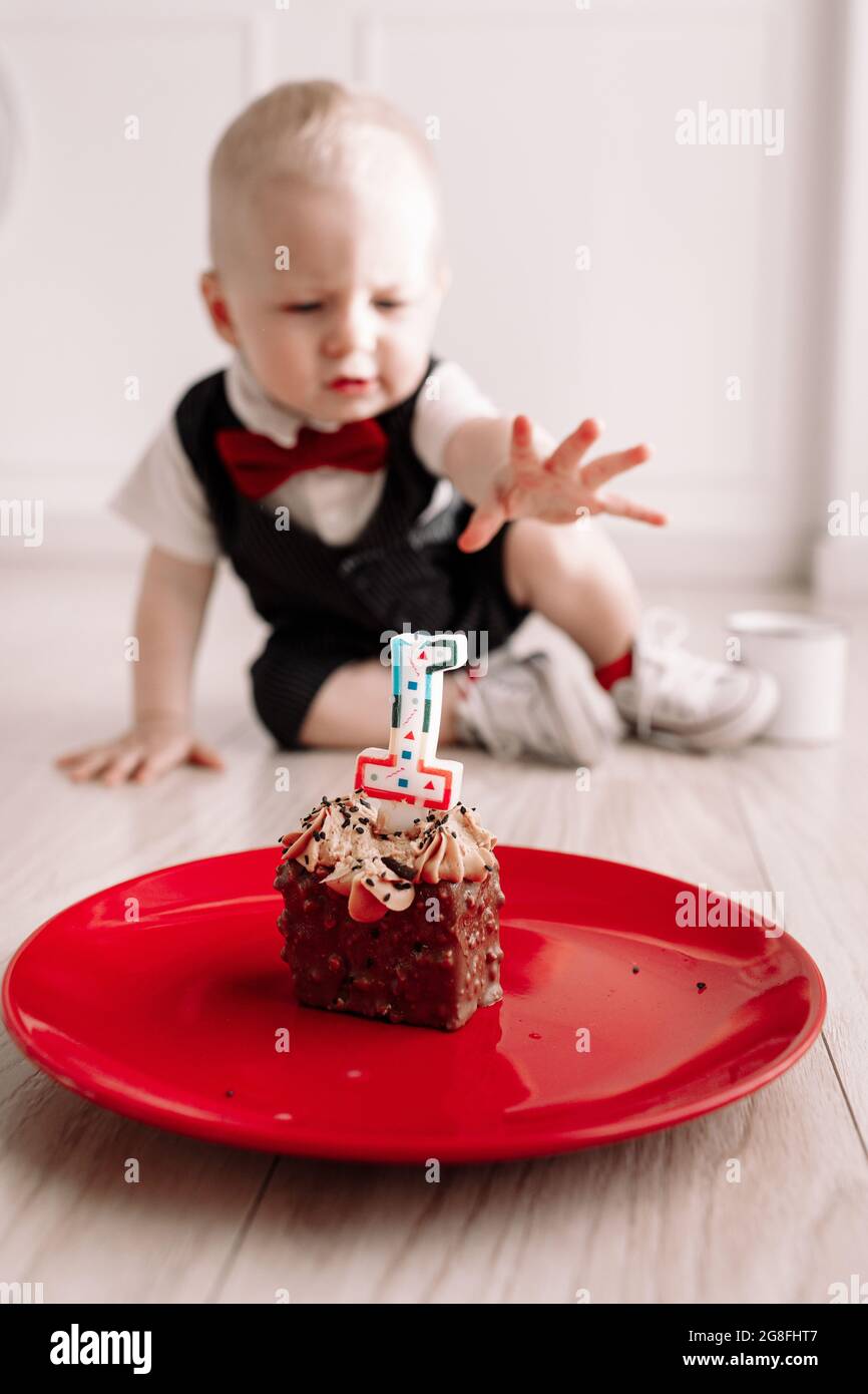 Nous Celebrons L Anniversaire De Mon Fils Aujourd Hui Il A 1 An Anniversaire De Bebe Concept Joyeux Anniversaire Photo Stock Alamy