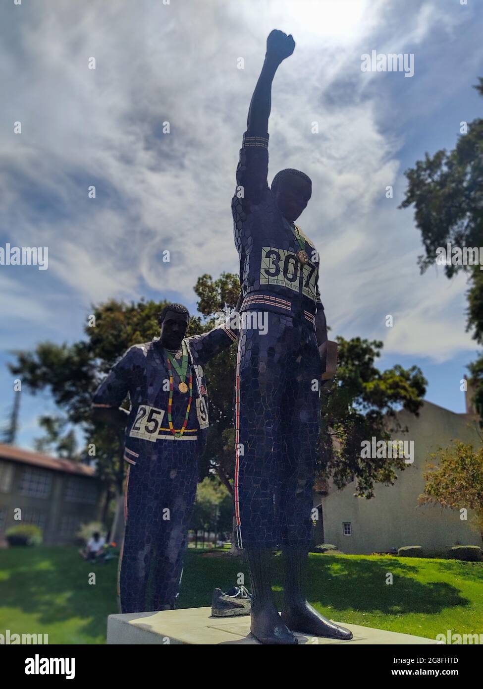 Vue d'ensemble de la statue sur le campus des Jeux Olympiques de Mexico 1968 Université d'État de San José Etudiants-athlètes Tommie Smith et John Carlos étaient présents Banque D'Images