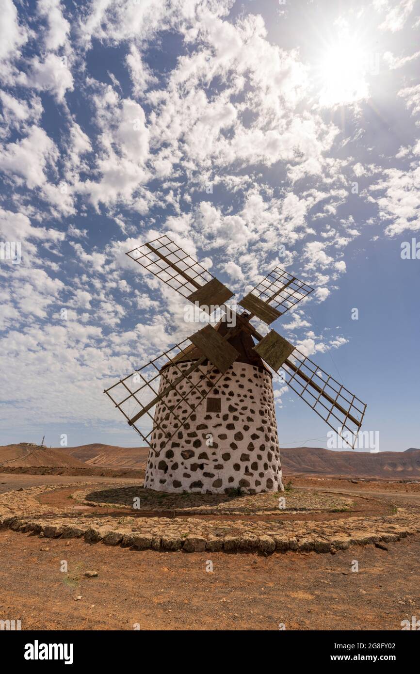 Moulin à vent traditionnel en pierre à la Oliva, Fuerteventura, îles Canaries, Espagne, Atlantique, Europe Banque D'Images