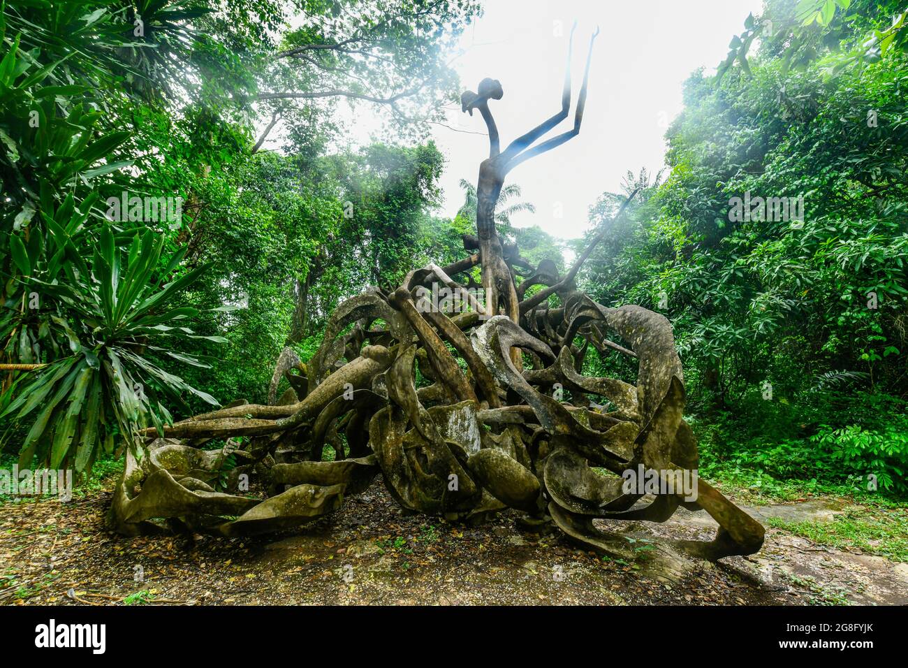 Sculptures Voodoo dans le bosquet sacré d'Osun, site classé au patrimoine mondial de l'UNESCO, État d'Osun, Nigeria, Afrique de l'Ouest, Afrique Banque D'Images