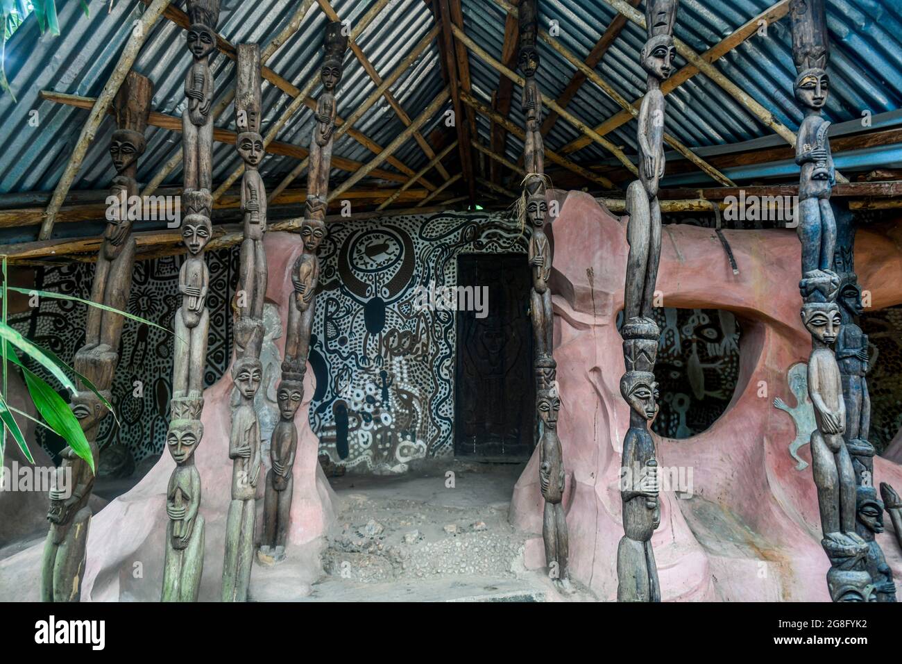 Maison sacrée dans le bosquet sacré d'Osun-Osogbo, site classé au patrimoine mondial de l'UNESCO, État d'Osun, Nigeria, Afrique de l'Ouest, Afrique Banque D'Images