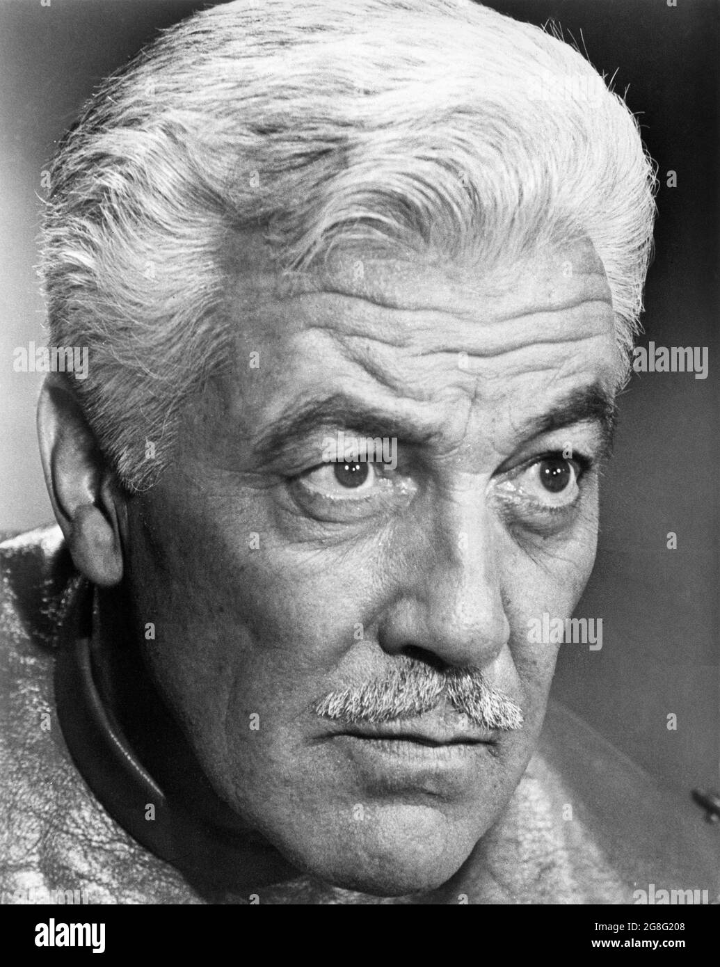 Cesar Romero, Head and Hedles Publicity Portrait for the Science Fiction film, 'Latitude Zero', (japonais : IDO zéro daisakusen), Toho, 1969 Banque D'Images