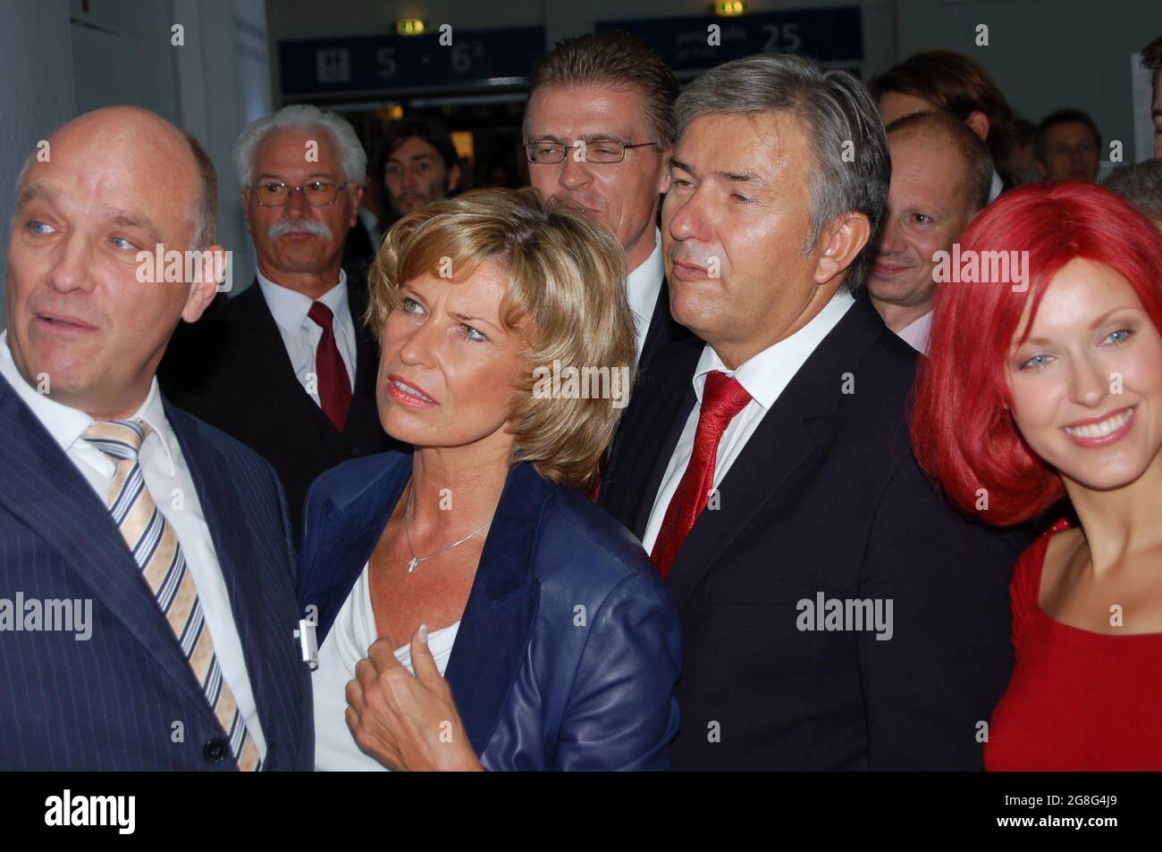 Funkausstellung Berlin 2008 - Messerundgang - Dagmar Wöhrl, Parlamentarische Staatssekretärin - Klaus Wowereit, Regierender Bürgermeister von Berlin Banque D'Images