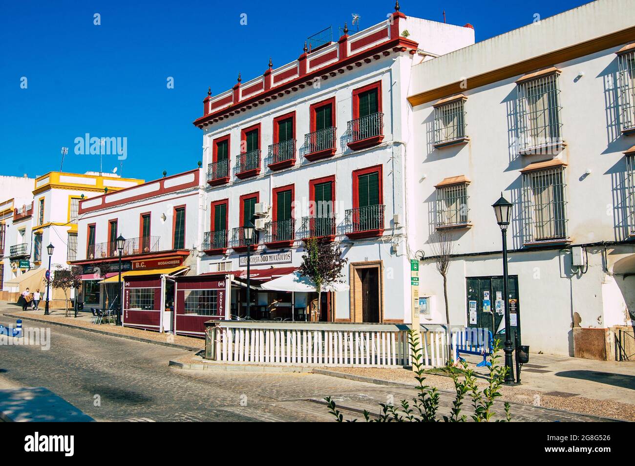 Carmona Espagne 18 juillet 2021 Arrêt de bus dans les rues de Carmona, le bus numéro 124 entre Carmona et Séville tous les jours Banque D'Images