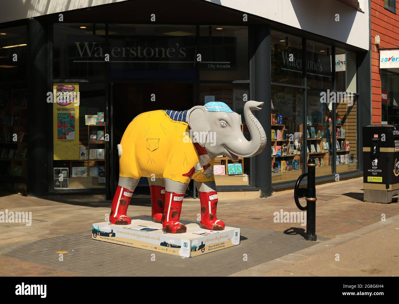 Sculpture d'éléphant décorée, partie du grand défilé de Worcester pendant l'été 2021. Banque D'Images