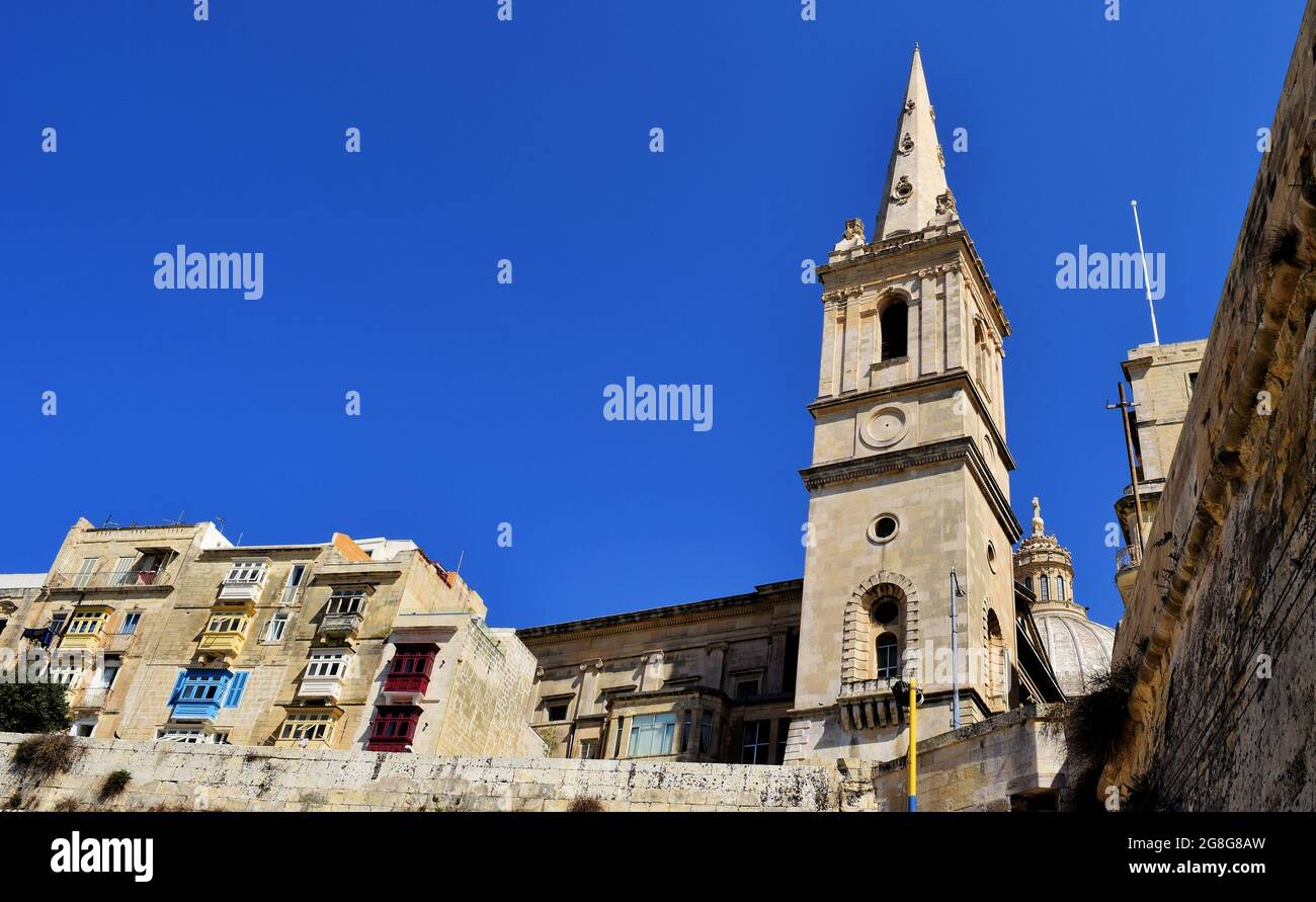 VALETTE, MALTE - 23 juin 2016 : le clocher de la Pro-Cathedral St Paul à la Valette, Malte Banque D'Images