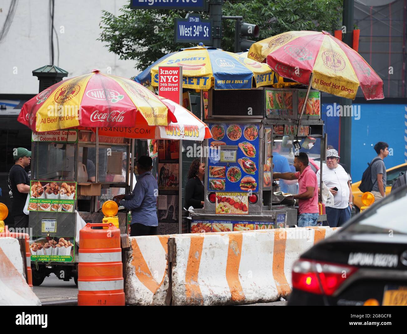 Un stand Hot Dog près de West 34th St. Banque D'Images